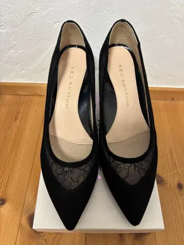 새상품! 네오리즘! 블랙 레이스 펌프스