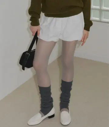 화이트 숏 벌룬 팬츠