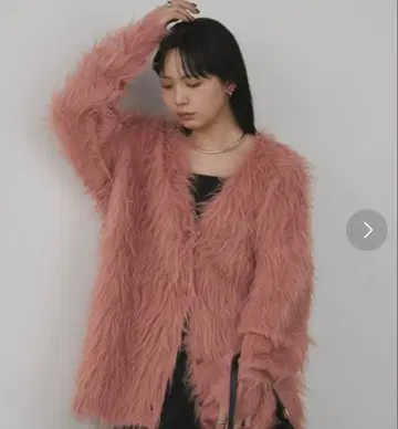 핑크 퍼 스타일 긴팔 가디건