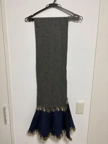 프린지 장식 그레이와 네이비 머플러