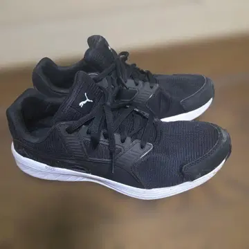 Puma 블랙 스니커즈