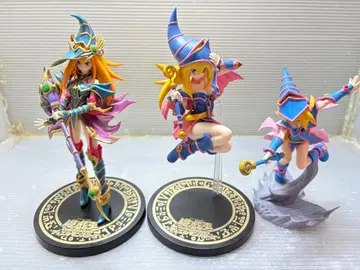 유희왕 매지션즈 발키리아 블랙 매지션 걸 피규어 3개