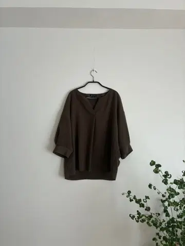 [ MADE IN JAPAN ] INDIVI 카키 V넥 5부 기장 소매