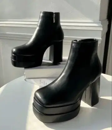 블랙 플랫폼 힐 부츠