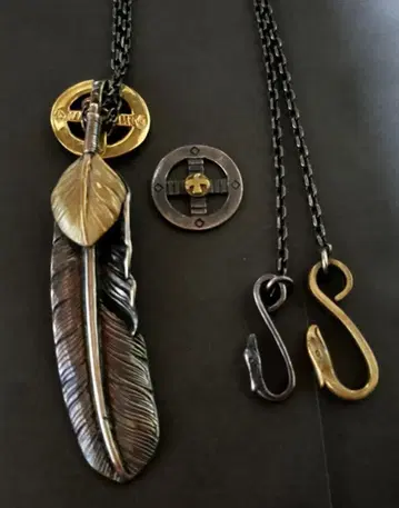 상금 깃털 모티브 목걸이 실버 골드 휠