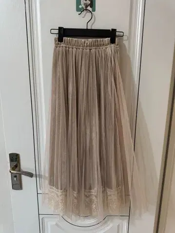 베이지 튤 플리츠 스커트