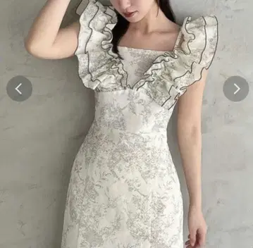 dazzlin 다즐린 스크래치 플라워 I라인 원피스