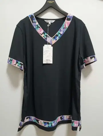 미사용 레오나르 스포츠 반팔 티셔츠 44