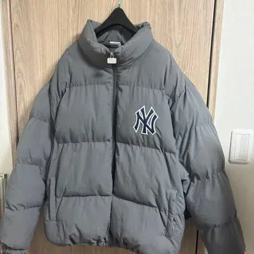 뉴욕 양키스 다운 자켓 M 사이즈