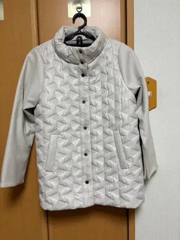 피에르 가르뎅 퓨전 라이트 그레이 퀼팅 다운 코트