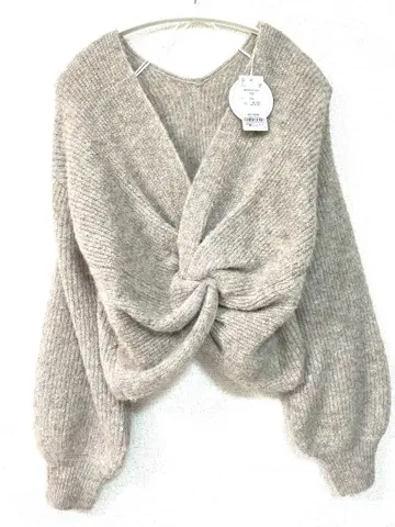 [미사용 새상품] HEYUMM 2WAY 디자인 베이지 니트 스웨터