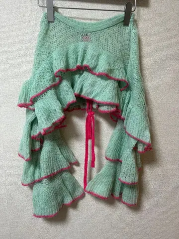 HELLO.SANFRANCISCO 시어 배색 프릴 레이스업 니트