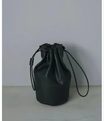 anuke 앙누크 레더 튜브 백 블랙