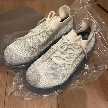 grounds 그라운즈 미키오 사카베 화이트 스니커즈