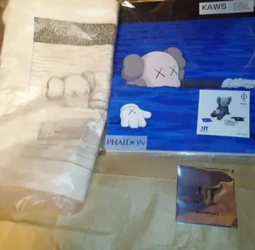 kaws 카우스 UNIQLO 유니클로 아트북 토트백 티셔츠