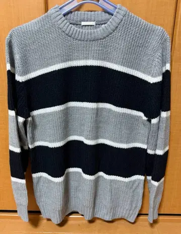 그레이 네이비 스트라이프 스웨터