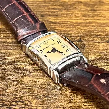 [ EMPORIO ARMANI ] 렉탱귤러 워치 [ 가동 중 ]