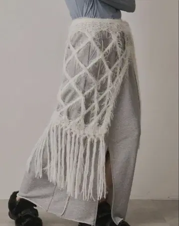 라벨에튀드 HAND 다이아 메쉬 페더 MIX 니트 랩스커트