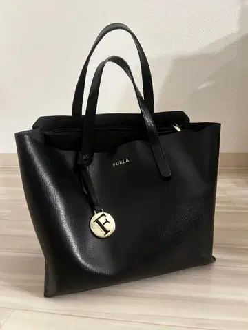FURLA 블랙 토트백