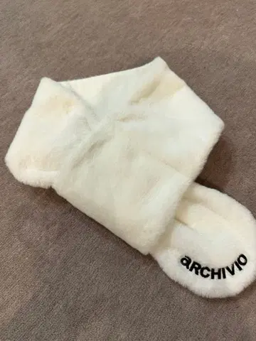 ARCHIVIO 퍼 머플러 화이트