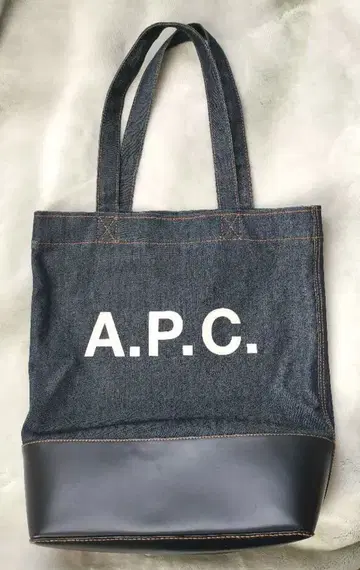 A.P.C. 데님 토트백