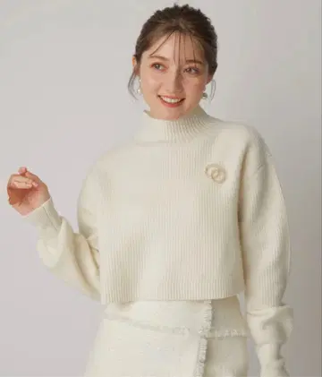 아푸와이저 리셰 화이트 울 캐시미어 숏 니트