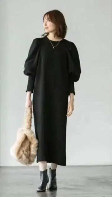 노블 크레이프 소재 볼륨 슬리브 롱 원피스