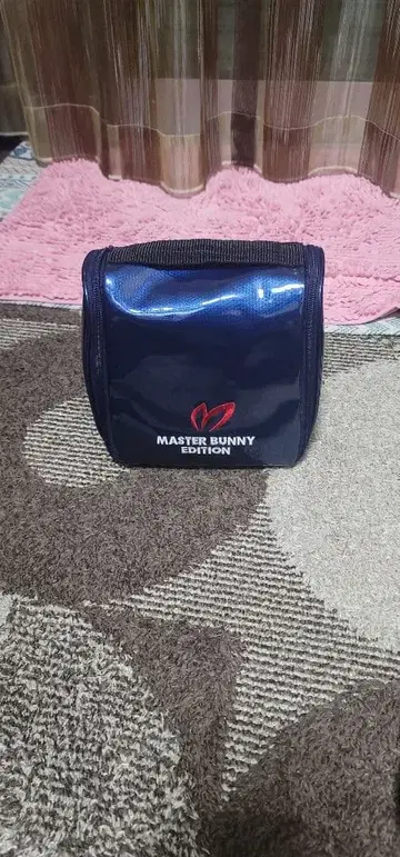 MASTER BUNNY EDITION 라운드백 카트백 네이비