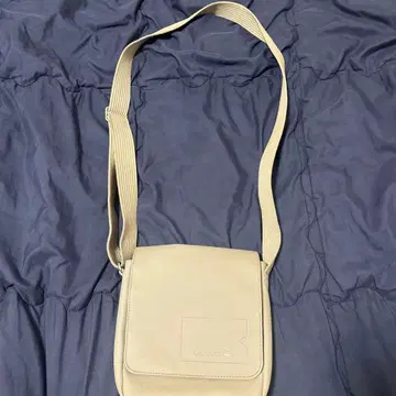 라코스테 숄더백