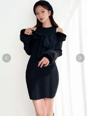 [새상품] RESEXXY 포인트 인조 모피 미니 니트 원피스 블랙