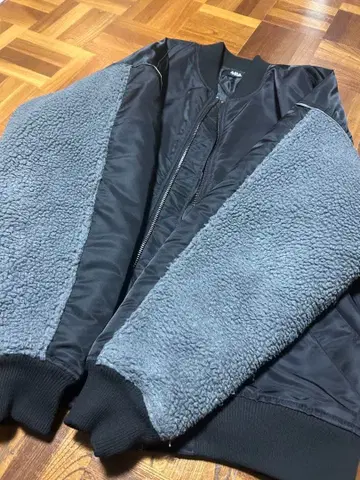 아줄바이마우지 MA-1 자켓 블랙/그레이 보아 소매