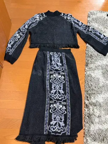 HARE 블랙 자수 프린지 셋업