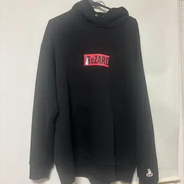 ReZARD 블랙 후드티 로고 디자인