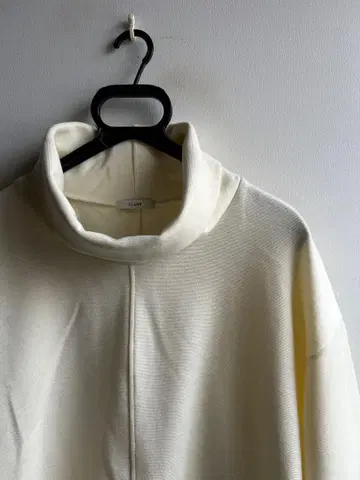 [컨디션 최상] CLANE 오프 터틀 니트 일본제 에크루 클라네