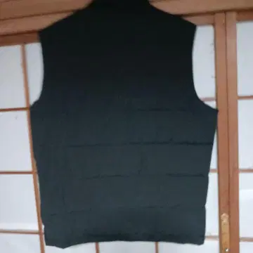 ZARA 블랙 다운 베스트 단추식