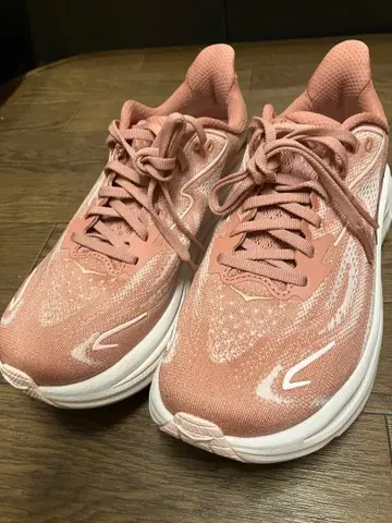 호카 오네오네 W 클리프턴 10 와이드 6.5D