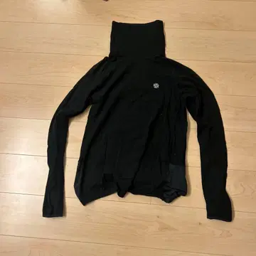 St ANDREWS 하이넥 블랙 티셔츠