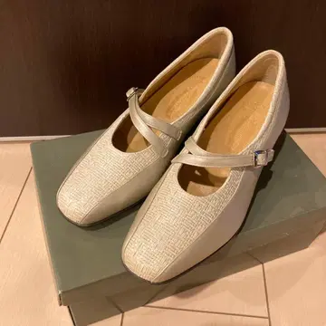 긴자 요시노야 스트랩 포함 라이트 그레이 펌프스 23.5cm