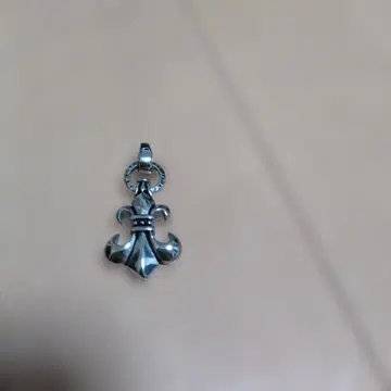 실버 플뢰르 드 리스 펜던트