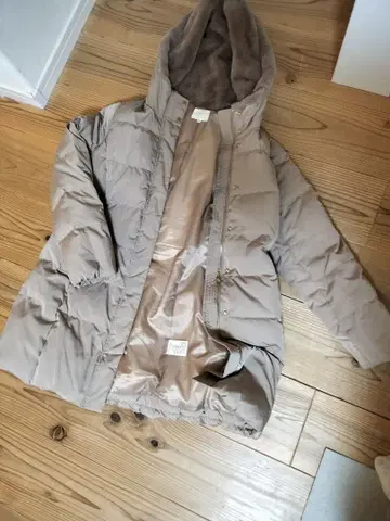 grove 후드 부착 베이지 다운 자켓