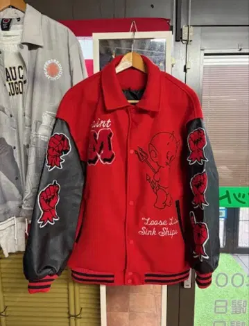 데빌 테드맨 바시티 자켓 레드 x 블랙 스타디움 자켓 자수 saint