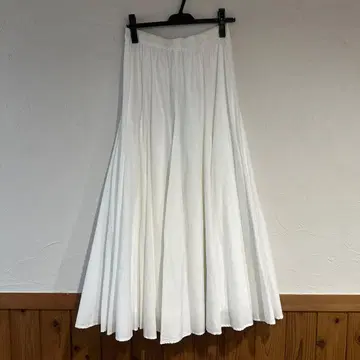 [ mizuiroind ] 미사용 새상품 화이트 플레어 롱 스커트