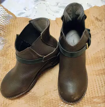 다크 브라운 가죽 앵클부츠