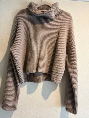 Trois Logo Turtleneck Knit Pullover