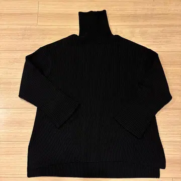 투모로우랜드 보르지 스웨터