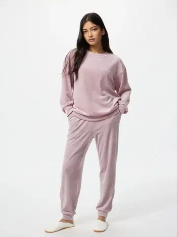 유니클로 울트라 스트레치 스무스 세트 핑크 L 사이즈 벨로아 홈웨어