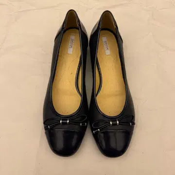 Geox 네이비 펌프스