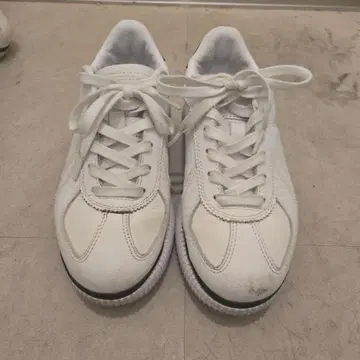 오니츠카타이거 스니커즈