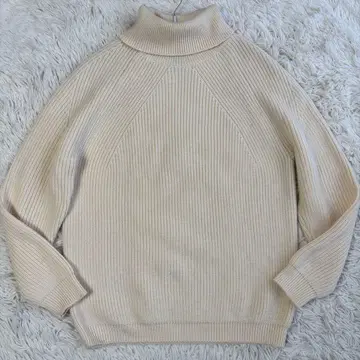 바토너 터틀넥 SIGNATURE 니트 쉽스 별주 아이보리