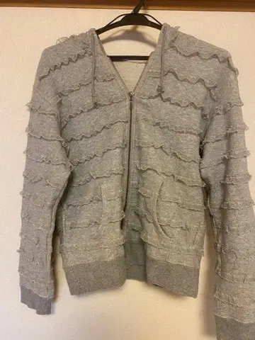 핑크하우스 프릴 장식 그레이 집업 후드티